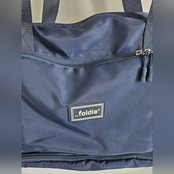 Foldie Travel Bag With Shoulder Strap - Picture 2 of 5